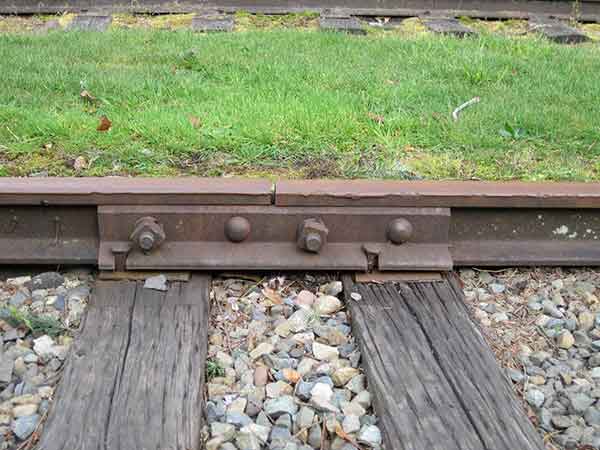 characteristics of ideal rail joints